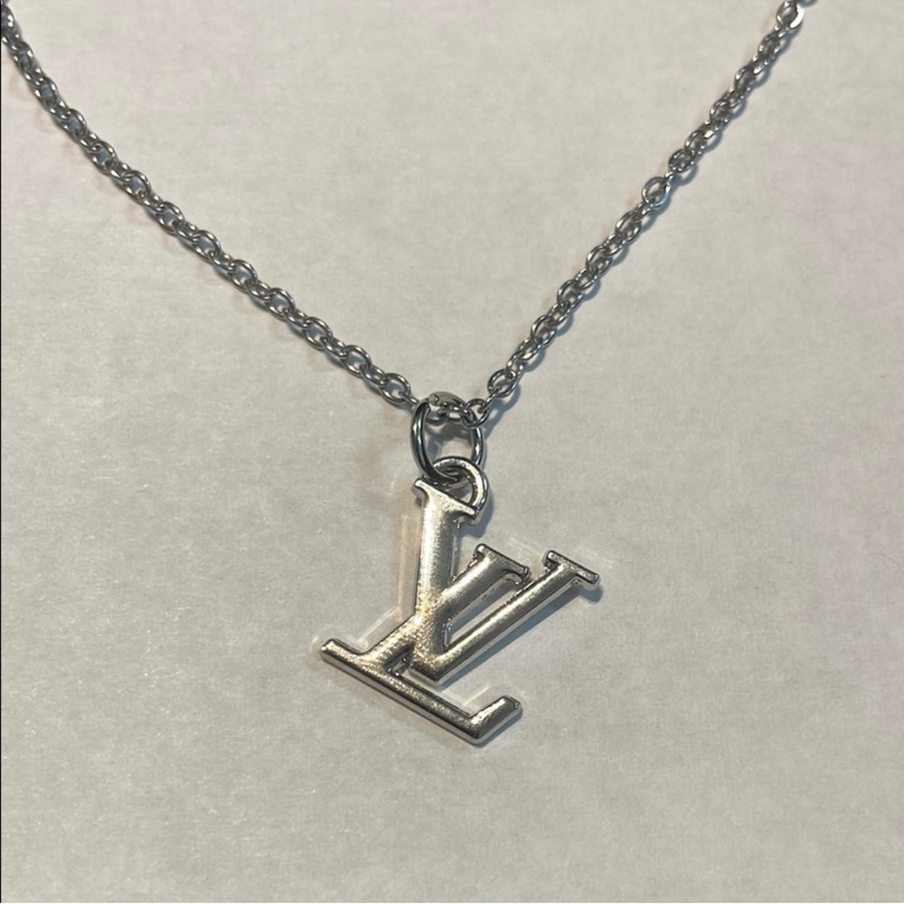 Authentic re Lux Louis Vuitton zipper charm with free stainless steel chain